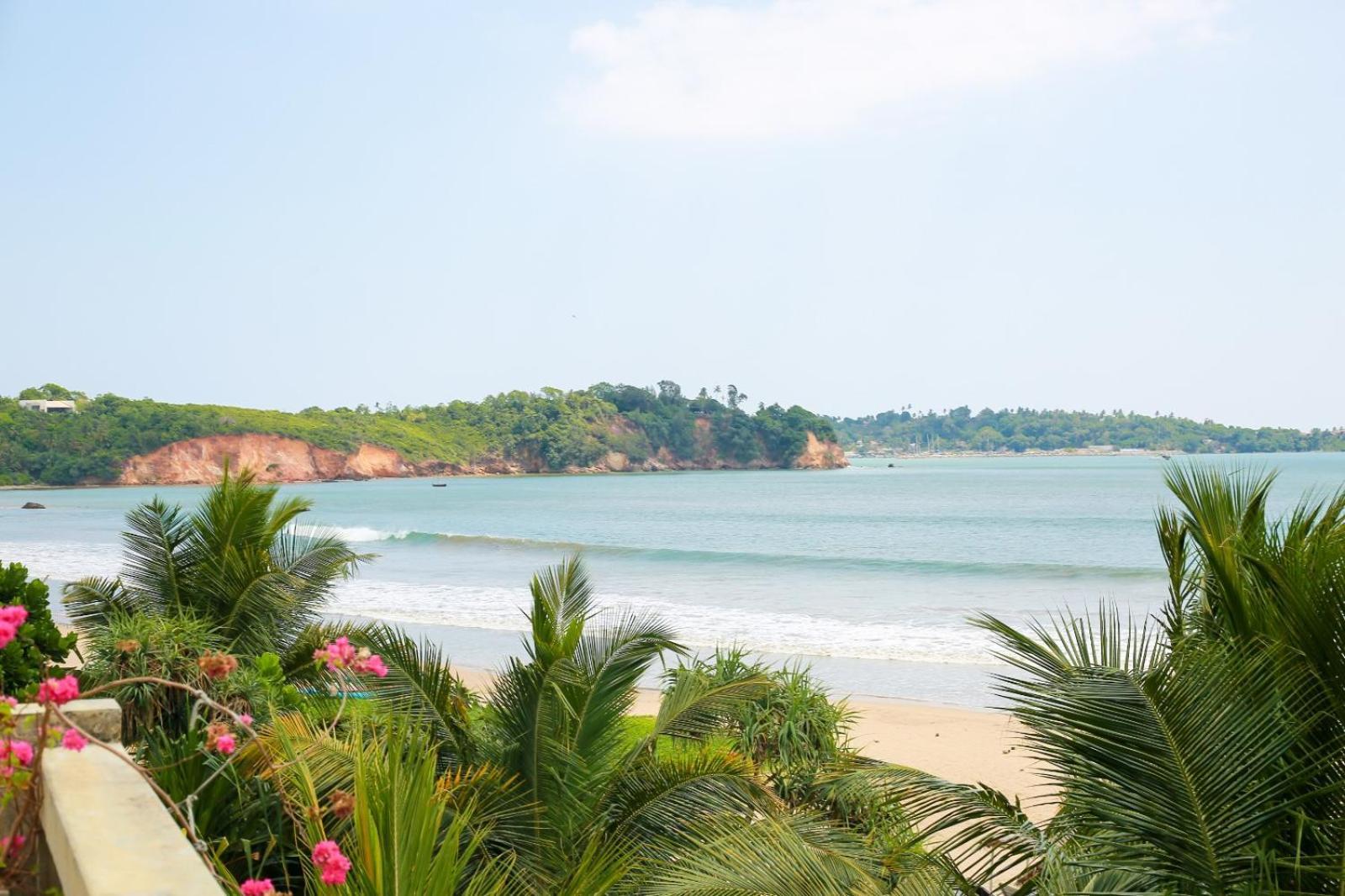 Relax Beach Resort Weligama Exterior photo
